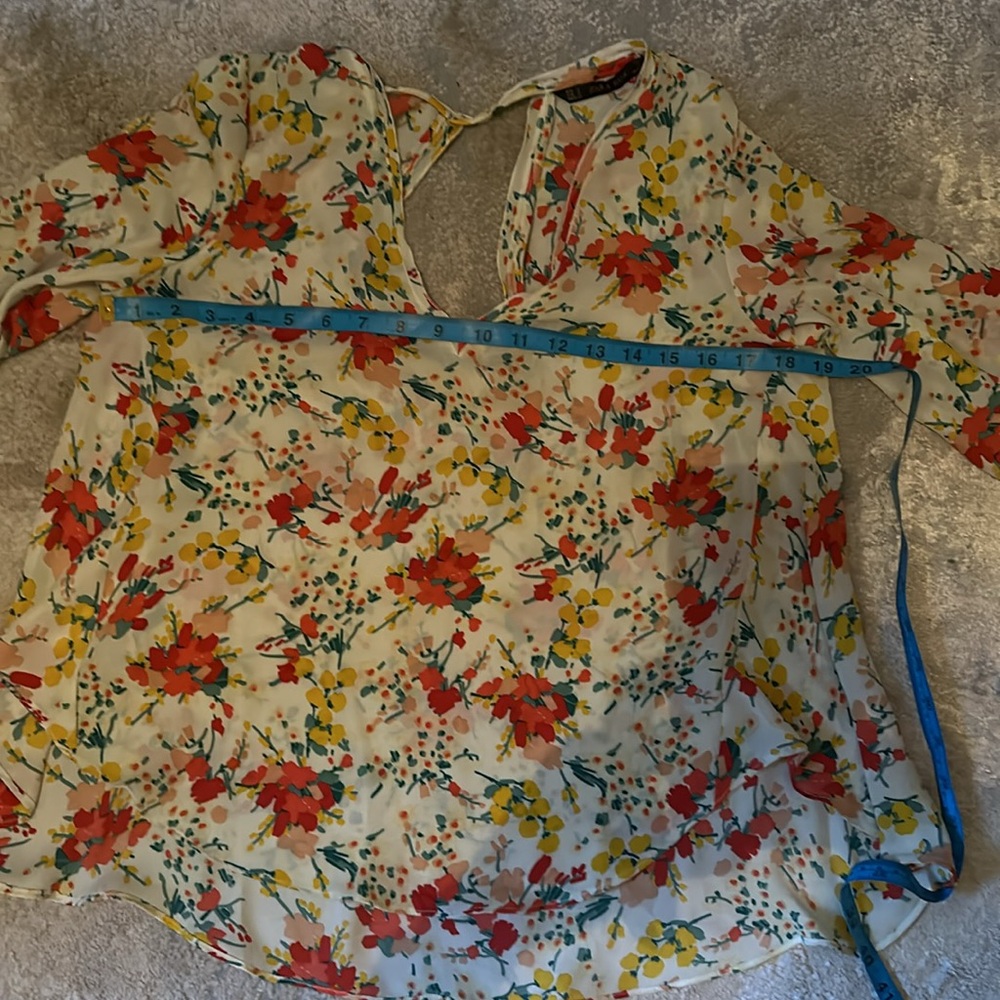 Zara Basics floral blouse - Picture 6 of 6